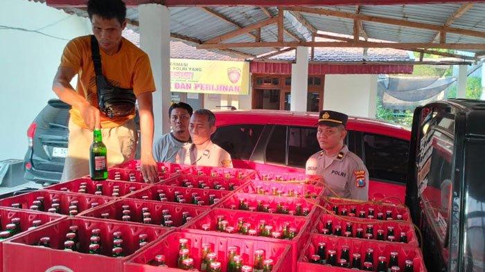 Ratusan Botol Miras Berbagai Merk Diamankan Pihak Polsek Kabuh