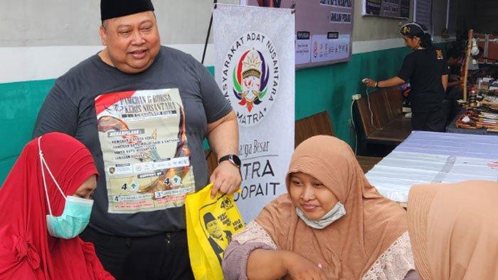 Ratusan warga kota Surabaya dan kabupaten Sidoarjo antusias mengikuti pemeriksaan kesehatan serta pengobatan alternatif gratis. Kegiatan ini digelar oleh Calon Legislatif (Caleg) DPR RI Dapil I dari Partai Golkar Dr.H. Andi Budi S,SH,M.IKOM