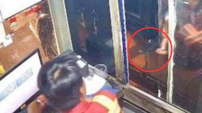 Rekaman CCTV pos tiket tempat PNS menodongkan airsoft gun