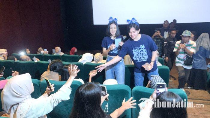 Riuh Penonton Bioskop Royal Plaza Nantikan Pemeran Film Dua Hati Biru yang Dibintangi Angga Yunanda