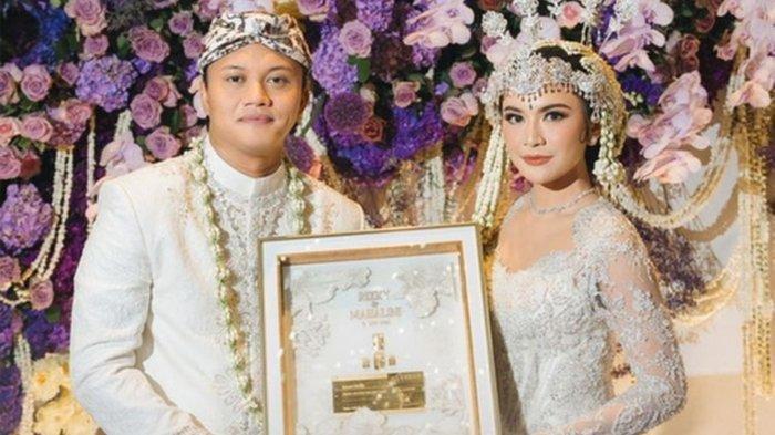 Penyanyi Rizky Febian dan Mahalini.