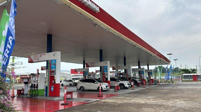 Ilustrasi SPBU rest area 725 A tol Mojokerto - Surabaya, Jumat (12/4/2024) - Simak harga BBM di seluruh Indonesia