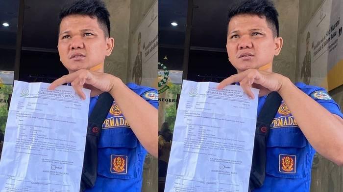 PEMECATAN SANDI - Sandi Butar Butar, petugas pemadam kebakaran (Damkar) di Kejaksaan Negeri Kota Depok, Rabu (23/10/2024).