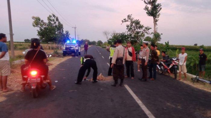 Satlantas Polres Situbondo saat melakukan olah TKP, Sabtu (19/8/2023) petang