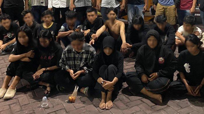 18 pesilat diamankan polisi usai melakukan pengeroyokan di Jalan Raya Dungus, Desa Dungus, Kecamatan Cerme, Kabupaten Gresik.