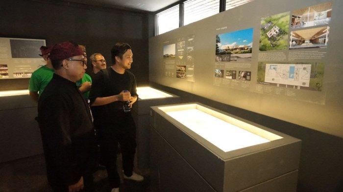 Sekda Banyuwangi, Mujiono saat membuka pameran arsitektur di Gedung Juang, Kamis (22/6/2023). Festival Arsitektur Nusantara berlangsung selama tiga hari, 22-24 Juni 2023.