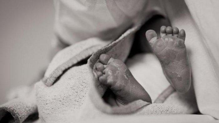 Seorang ibu yang tega melempar dan membuang bayi hasil hubungan gelap begitu saja di jalan.
