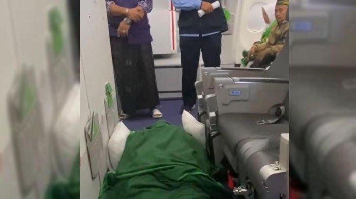 JEMAAH HAJI WAFAT - Seorang jemaah haji asal Sidoarjo meninggal di dalam pesawat. Diketahui jemaah haji itu perempuan atas nama Nur Fadilah.