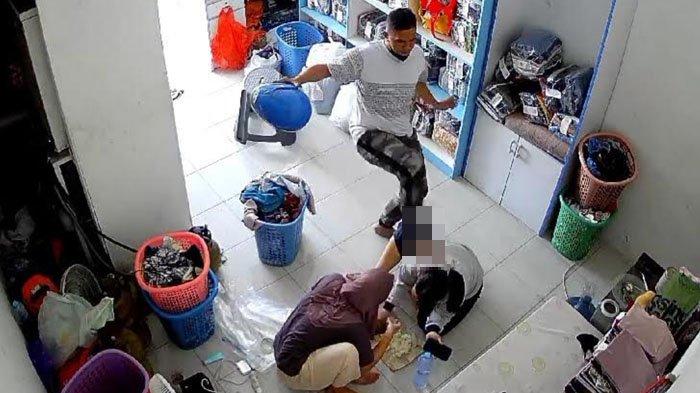 Seorang perempuan yang bekerja di tempat laundry di Gresik dianiaya pacarnya sendiri diduga karena cemburu, Senin (7/10/2024).