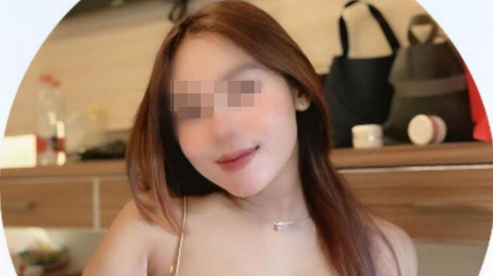 Seorang selebgram asal Tulungagung, Jawa Timur (Jatim) dengan inisial JPS (28) ditangkap Unit Pidana Khusus Satreskrim Polres Tulungagung, karena mempromosikan 4 situs akun judi online (daring), Senin (20/5/2024).