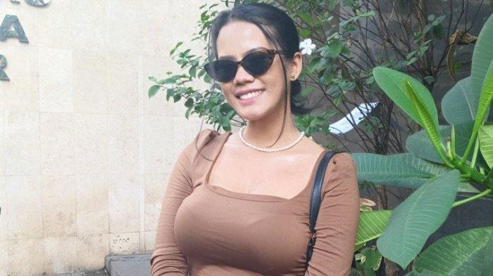 Selebgram Siskaeee yang bernama asli Fransiska Chandra diperiksa penyidik Polda Metro Jaya, Senin (25/9/2023).