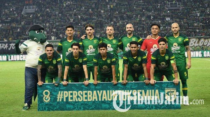 PEMAIN PERSEBAYA (Arsip) - Skuad lengkap Persebaya Surabaya diperkenalkan dalam Team Launching Game Persebaya 2025/2026 di Stadion Gelora Bung Tomo (GBT) Surabaya, Sabtu (19/7/2025) malam. Perkenalan pemain dilakukan sebelum pertandingan uji coba menghadapi PSS Sleman.
