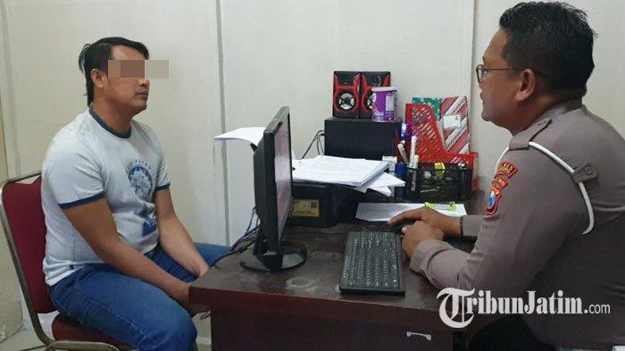 Sopir truk tangki, Anton tersangka kasus kecelakaan yang merengut korban jiwa pengunjung karnaval di Pacet, menjalani pemeriksaan di Unit Gakkum Satlantas Polres Mojokerto, Jumat (25/8/2023).