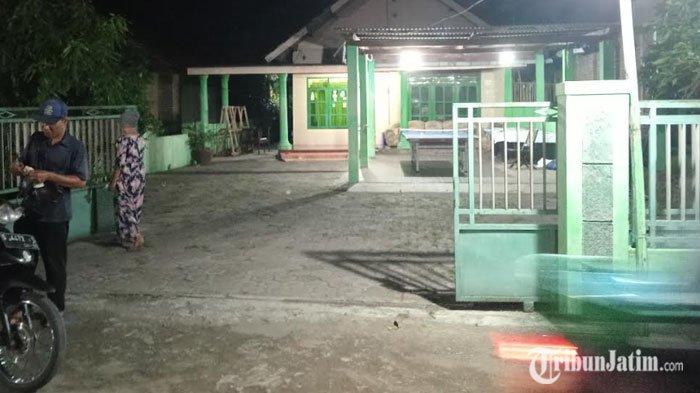 Suasana Rumah Cagub Nomor Urut 1 Luluk Nur Hamidah di Desa Brodot, Bandarkedungmulyo, Jombang Jelang Hari Pencoblosan