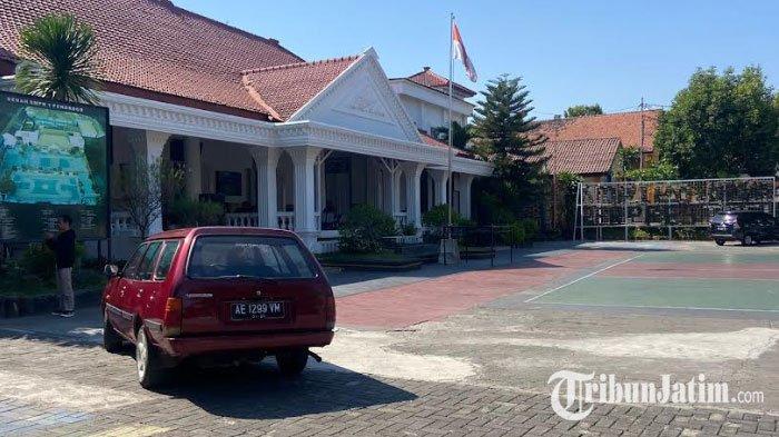 Suasana SMPN 1 Ponorogo yang minta sumbangan Rp1,6 juta untuk membeli mobil, komputer serta alat musik, Jumat (29/9/2023)