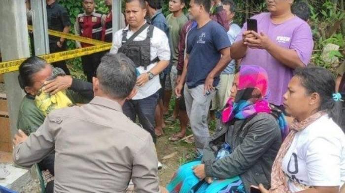 Suasana ekshumasi makam Rindu Syahputra Sinaga, 14 tahun, siswa SMP Negeri I STM Hilir, Kabupaten Deliserdang Sumatera Utara di Desa Negara Beringin, Kecamatan STM Hilir, Kabupaten Deliserdang, Selasa (1/10/2024).