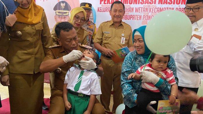 Bupati Ponorogo Kang Giri Tanggung Biaya Kuliah Anak Penjual Es Keliling di ITB