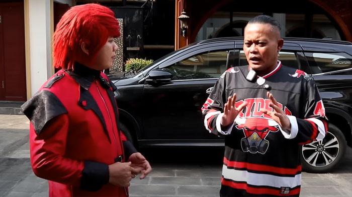 BERSYUKUR - Pelawak Sule menjelaskan reaksi dirinya dicibir bangkrut sampai jual mobil mewah di hadapan Pesulap Merah, Rabu (23/7/2025). Sule mengaku justru bersyukur.