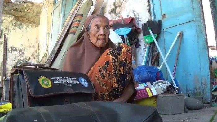 Supradani yang kini tinggal sebatang kara di gubuk tua dan kumuh di Kelurahan Banyuanyar, Kecamatan/Kabupaten Sampang, Madura.