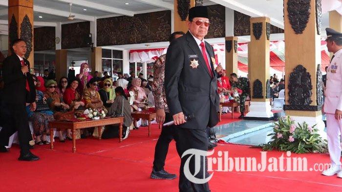 Presiden keenam Republik Indonesia, Susilo Bambang Yudhoyono (SBY) mengikuti Upacara HUT Kemerdekaan RI ke-79 di Pacitan, Jawa Timur, Sabtu (17/8/2024).