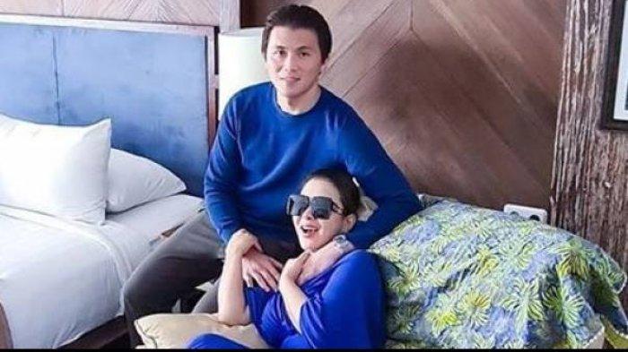Syahrini dan Reino Barack saat melakukan liburan mewah usai menikah tahun 2019 silam