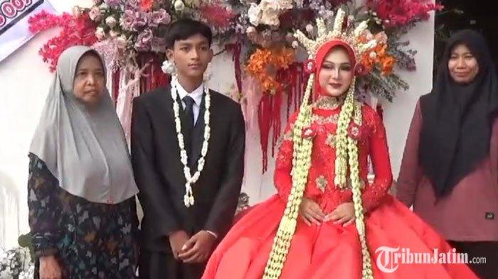 TPS 007, Kampung Ketengan, Kelurahan Tunjung, Kecamatan Burneh, Kabupaten Bangkalan menyulap lingkungan TPS bernuansa hajatan pesta pernikahan untuk mendongkrak angka kehadiran masyarakat ke TPS dalam tahapan pemungutan suara atau coblosan Pilkada Serentak, Rabu (27/11/2024).
