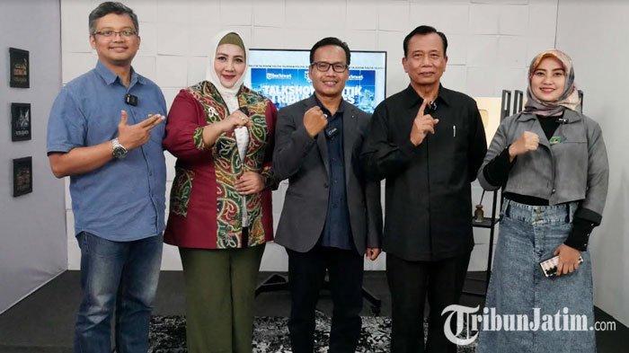 Talkshow Politik Tribun Series bertema 'Siapa Paling Bisa Merogoh Hati Pemilih di Surabaya, Rabu (20/9/2023). Talkshow ini dipandu oleh Manajer Editor Online Tribun Jatim Kompas Gramedia Mujib Anwar dan menghadirkan Mantan Ketua KPU Kota Surabaya Edward Dewaruci, Bacaleg Demokrat Rasiyo, Bacaleg PPP Santi Fauziah, hingga Reny Widya Lestari yang merupakan bacaleg Partai Gerindra.