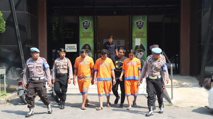 Tersangka penganiayaan saat digelandang ke Polresta Sidoarjo
