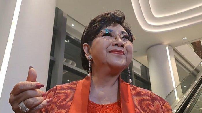 TITIEK PUSPA SAKIT - Artis senior Titiek Puspa dilarikan ke rumah sakit usai pingsan, Rabu (26/3/2025). Dia kini masih dirawat setelah menjalani operasi pecah pembuluh darah.