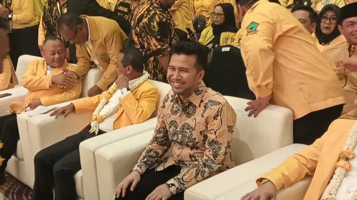 HADIRI MUSDA - Wakil Gubernur Jatim Emil Dardak saat menghadiri pembukaan Musda Golkar Jatim mewakili Gubernur Jatim Khofifah Indar Parawansa, Sabtu (10/5/2025). Dalam kesempatan itu, Emil digoda oleh Ketua Umum Partai Golkar Bahlil Lahadalia.