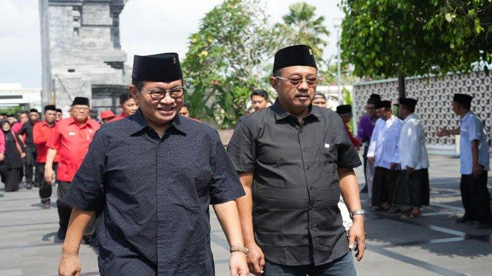 Wakil Wali Kota Surabaya Armuji saat mendampingi Menseskab Pramono Anung saat berziarah di makam Bung Karno di Blitar, Kamis (6/6/2024).