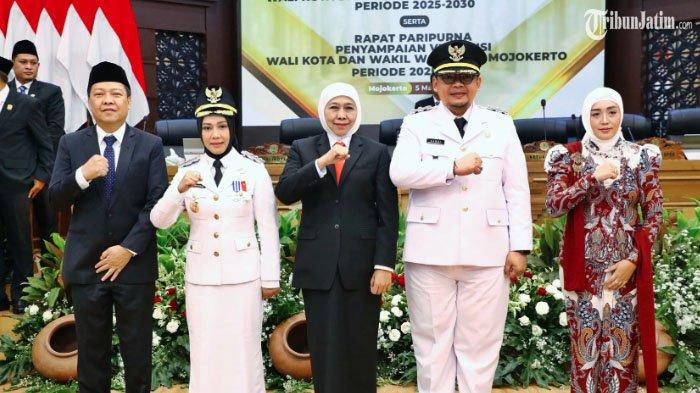 SAMPAIKAN VISI MISI - Prosesi Sertijab Wali Kota Mojokerto Ika Puspitasari dan Wakil Walikota Mojokerto 
Rachman Sidharta Arisandi dan penyampaian visi-misi di ruang paripurna DPRD Kota Mojokerto, Rabu (5/3/2025).