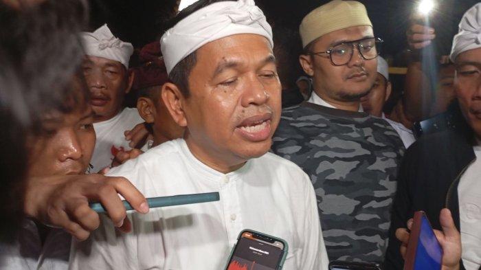 KEBIJAKAN DEDI MULYADI - Dedi Mulyadi saat diwawancarai usai bertemu warga di GOR Pajajaran, Kota Bogor, Rabu (11/9/2024) malam. Gubernur Jawa Barat terpilih itu terkini akan melarang sekolah adakan study tour. Para wali murid memberikan tanggapannya.