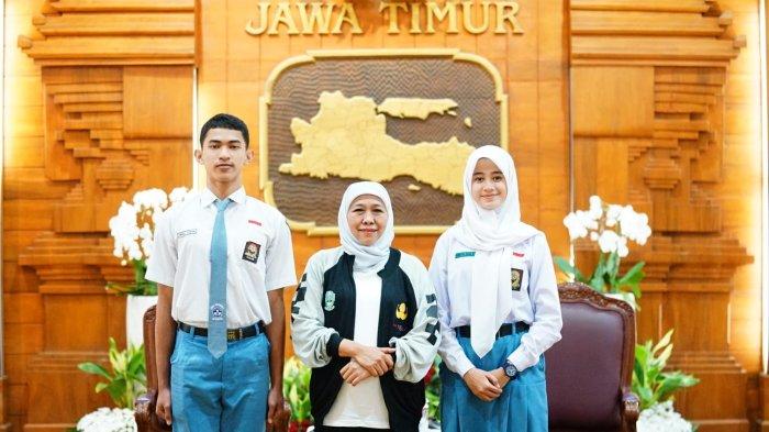Dua pelajar kebanggaan Jawa Timur Wira Yudha asal SMAN 1 Geger Kabupaten Madiun dan Kirei Na Hana Ramadhani asal SMAN 2 Pare Kabupaten Kediri akan bertugas mewakili Jatim sebagai Pasukan Pengibar Bendera Pusaka (Paskibraka) Nasional pada 17 Agustus 2023 di Istana Negara Jakarta, diterima Gubernur Jawa Timur Khofifah Indar Parawansa di Gedung Negara Grahadi, Kamis (13/7/2023).