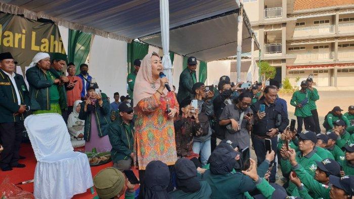 Yenny Wahid usai kegiatan apel kebangsaan bersama 1.000 Barikade Gus Dur, memperingati Hari Lahirnya 
KH.Abdurrahman Wahid, di Lapangan Tebuireng, Kabupaten Jombang, Kamis (7/9/2023).