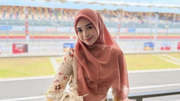 RENCANA - Meski kesusahan cari makanan halal, YouTuber Ria Ricis punya rencana ingin sekolahkan anaknya ke Cina.