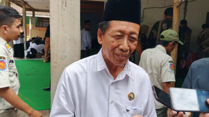SEKDA - Ketua Bazanas Bondowoso, KH Ahmadi, saat diwawancara awa media di Desa Bendoarum, Kecamatan Wonosari, Bondowoso, pada 31 Juli 2025.