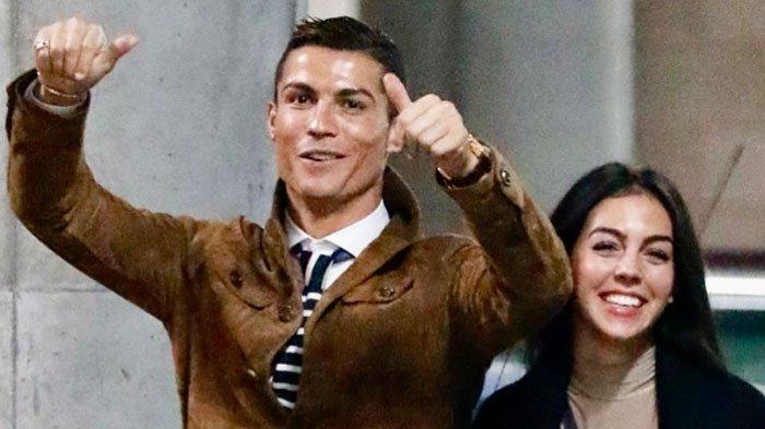 CR7 KE INDONESIA - Foto megabintang sepak bola dunia Cristiano Ronaldo bersama kekasihnya, Georgina Rodriguez yang diunggah di Instagram CR7 pada Jumat (14/2/2025). Ronaldo ramai dikabarkan berkunjung ke Indonesia. Namun anak angkat Ronaldo, Martunis ungkap belum ada konfirmasi, Selasa (18/2/2025).
