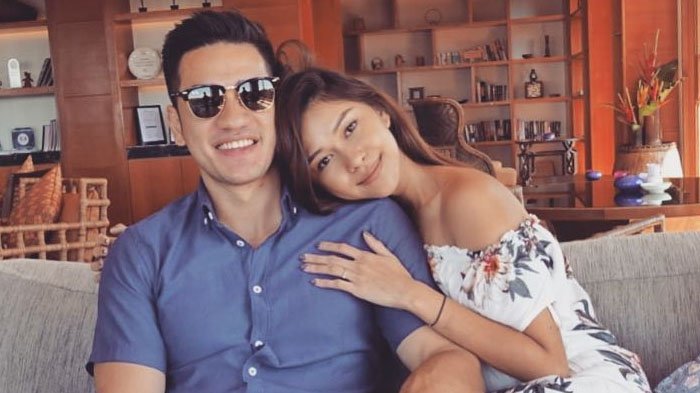 Andrew White dan Nana Mirdad.
