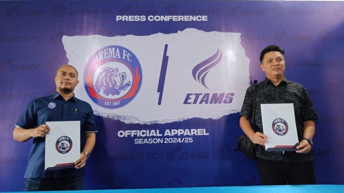 Manager Bisnis Arema FC Munif Bagaskara Wakid bersama Marketing Etams Indonesia, Novi Umar usai melakukan kerjasama perihal Apparel Arema FC untuk musim kompetisi 2024/2025.