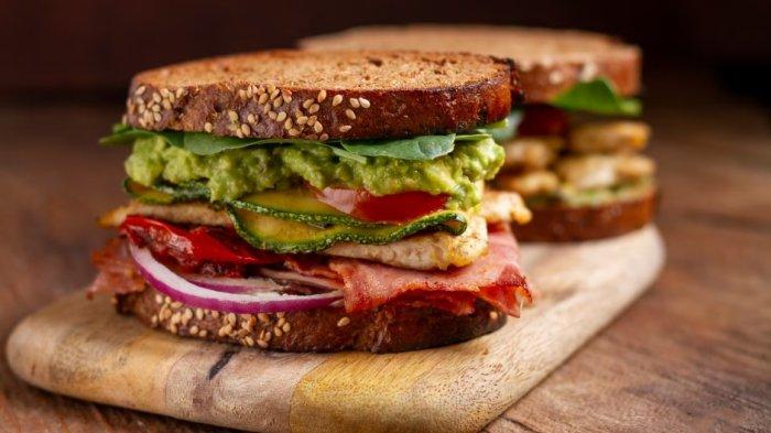 Ilustrasi generasi sandwich, istilah gaul yang sering disinggung di sosial media. Sandwich merupakan penggambaran bagi orang-orang yang harus mengorbankan diri sendiri demi kepentingan orang lain.