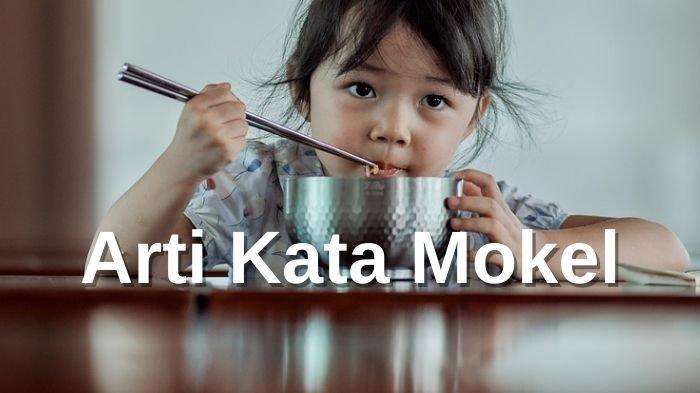 Ilustrasi arti kata mokel. 