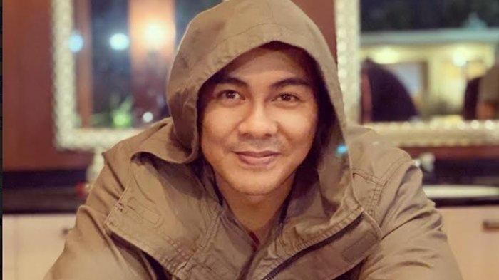 Siapa sangka artis ini ternyata pernah divonis hidupnya tinggal setahun lagi. Ia mengidap kanker tulang saat duduk di bangku SMA kelas 1.