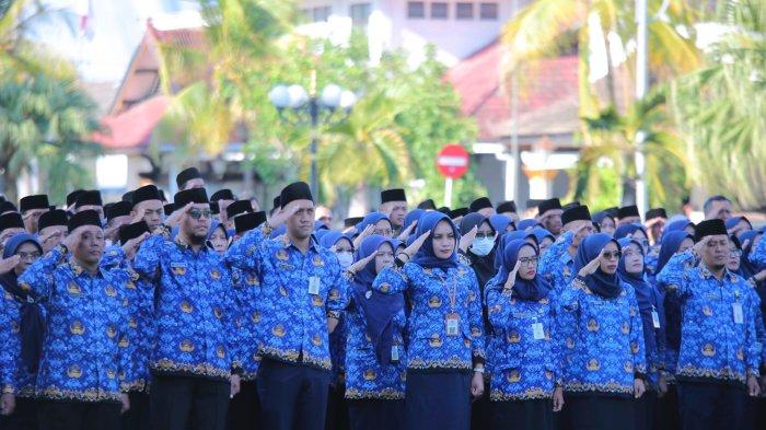 SELEKSI CPNS - Ilustrasi ASN Pemkab Ponorogo saat apel di depan Pendopo Pemkab Ponorogo. Pemerintah kini tengah menyiapkan sistem baru seleksi CPNS tahun depan, Selasa (22/7/2025).