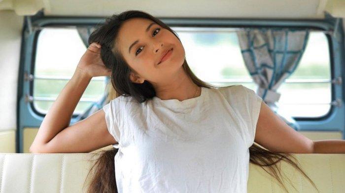 Aurelie Moeremans.