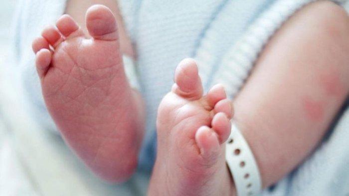 Kasus bayi diduga tertukar di sebuah rumah sakit di wilayah Cempaka Putih, Jakarta Pusat viral di media sosial. Sang ayah kaget melihat jasad bayinya yang berbeda dari ia adzani.