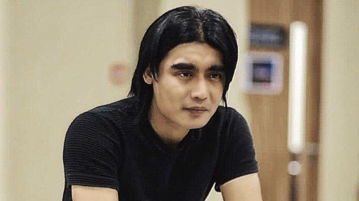 Belum lama ini Charly Van Houten dikabarkan mengalami kecelakaan di Tol Cipularang pada Sabtu (9/7/2022) dini hari.