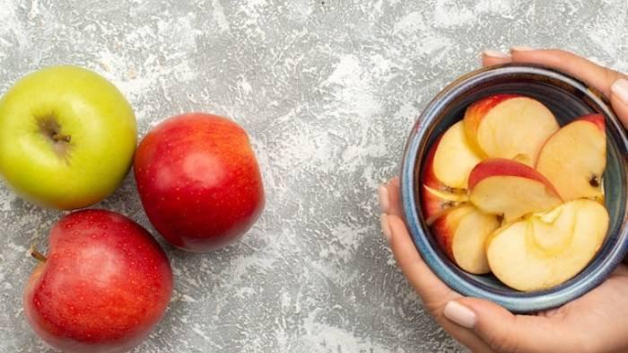 Buah apel merupakan salah satu buah yang paling banyak disukai orang ketika sedang diet.