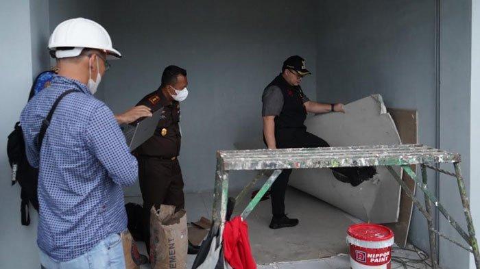 Mas Dhito sidak pembangunan jembatan Kediri temukan material tidak sesuai standar
