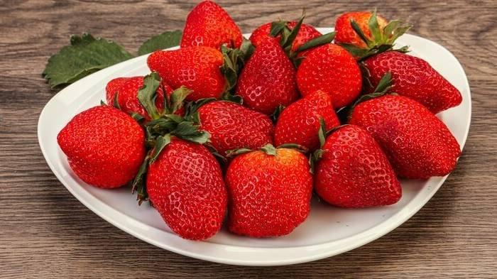 Dengan mengikuti menu diet stroberi ini bisa bikin pencernaan lancar.